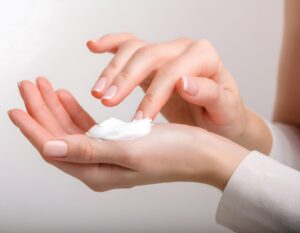 Panthenol คืออะไร รวมสรรพคุณช่วยกู้ผิวแห้ง เติมความชุ่มชื้นให้ผิว